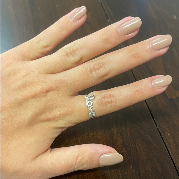 Jewelry - Elegant Silver love ring size 7